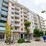 Guesthost - Sweet Center Apartment *