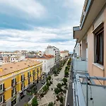 Guesthost - Sweet Center Apartment *