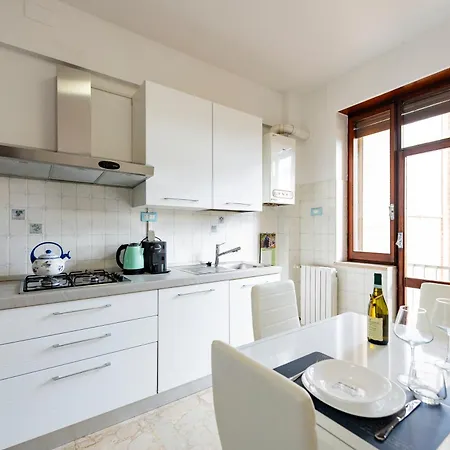 Guesthost - Sweet Center