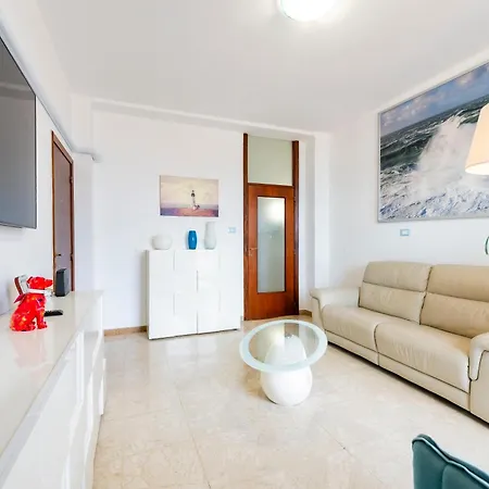 Guesthost - Sweet Center *