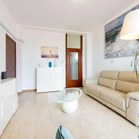 Guesthost - Sweet Center *