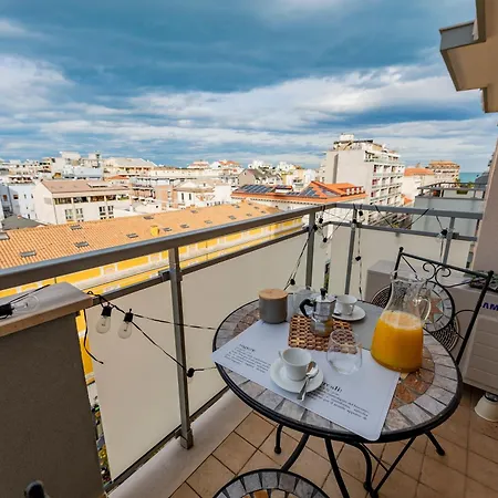 Guesthost - Sweet Center Apartment *