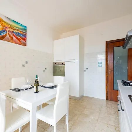 Guesthost - Sweet Center Apartment