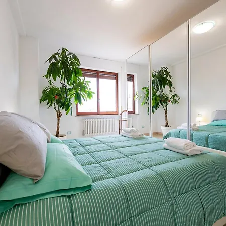 Guesthost - Sweet Center