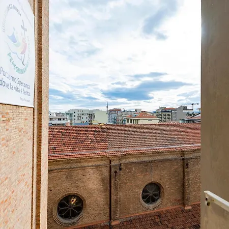 Guesthost - Sweet Center *