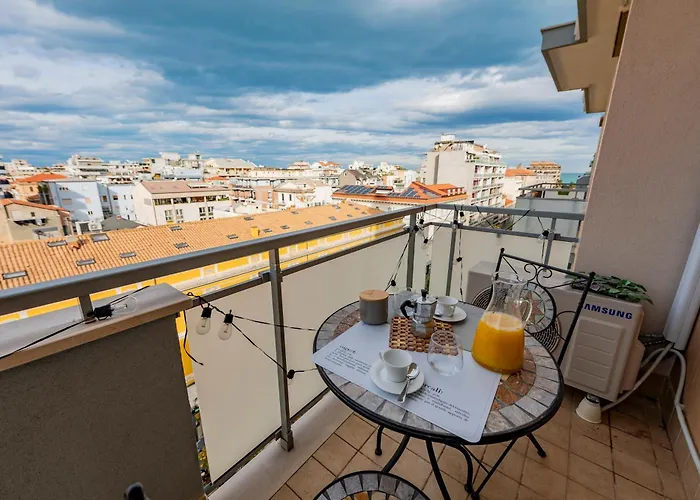 Guesthost - Sweet Center Apartment *