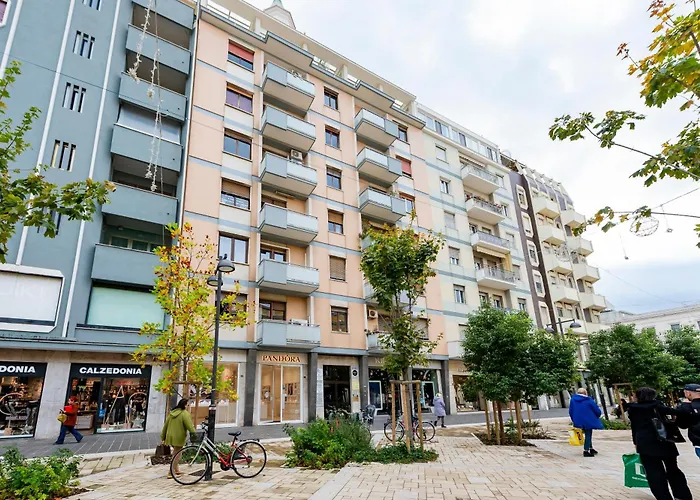 Guesthost - Sweet Center Apartment *